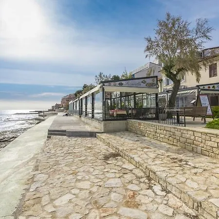 Lion With Sea View Апартаменты *