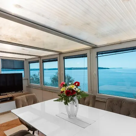 Апартаменты Lion With Sea View